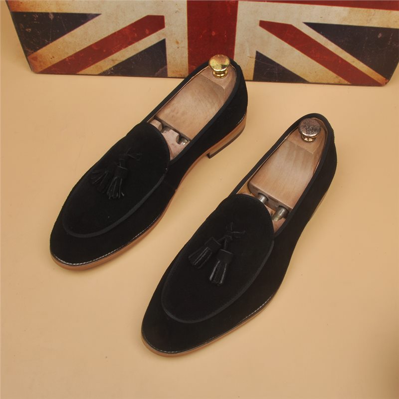 Loafers With A Pointed Toe In A Classic British Style - Image 11