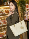 Stylish Tote Bag With A Large Capacity
