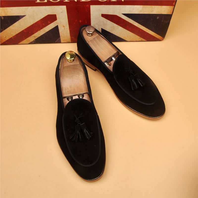 Loafers With A Pointed Toe In A Classic British Style - Image 10