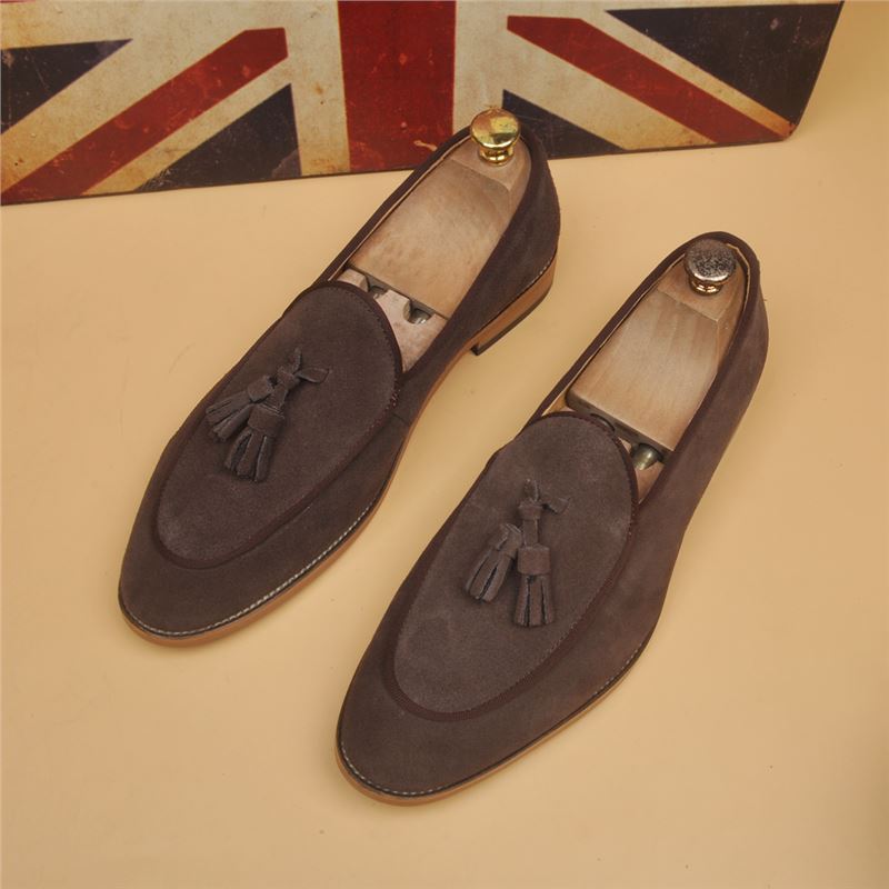 Loafers With A Pointed Toe In A Classic British Style - Image 4