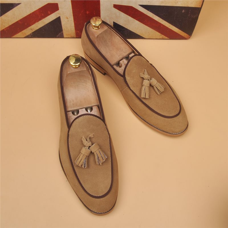 Loafers With A Pointed Toe In A Classic British Style - Image 7
