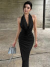 Figure-hugging Elegant Halter-neck Maxi Dress